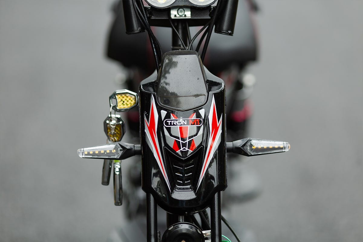 Xe-dien-12-A-133s-den-do-2-mat2