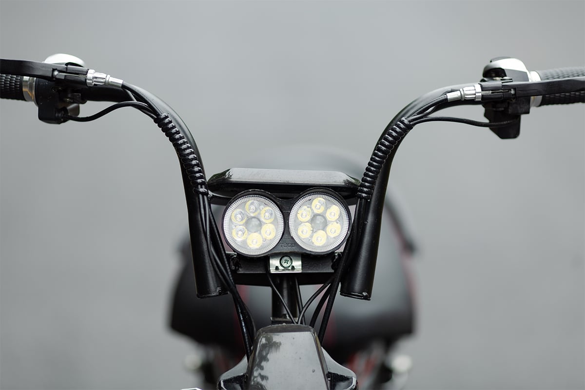 Xe-dien-12-A-133s-den-do-2-mat3