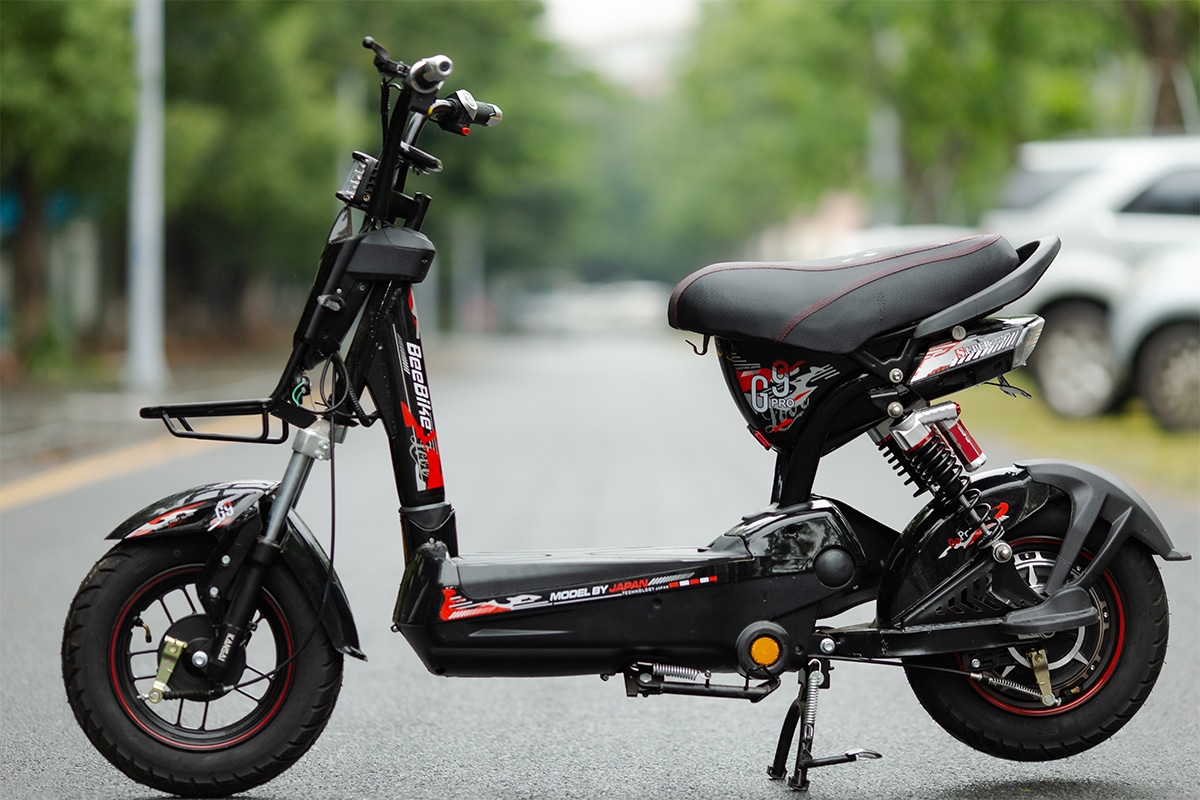 Xe-dien-12-A-133s-den-do-6-mat-2